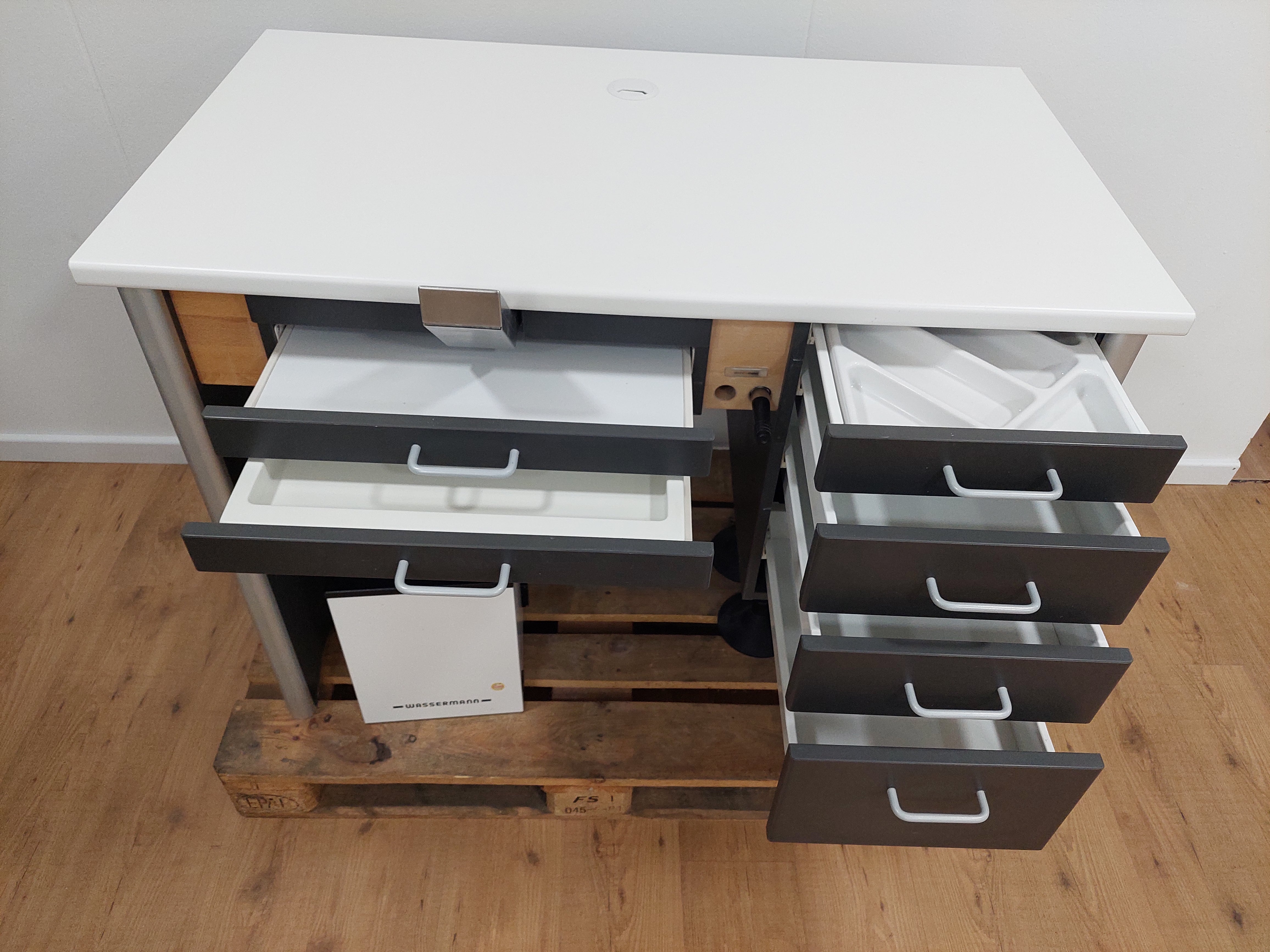 STROHM + MAIER Labortisch Arbeitstisch Arbeitsplatz inklusve Absaugung und Lampe